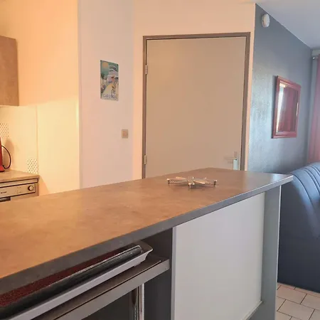 2p Cabine, 6 Couchages, Climatise, Piscine, A 150m De La Et 500m Des Commerces - Fr-1-249-141 Апартаменты