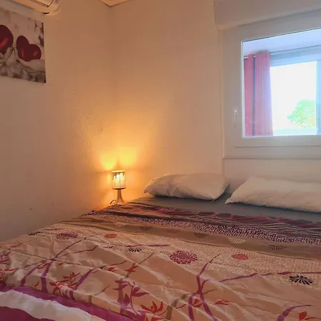 Апартаменты 2p Cabine, 6 Couchages, Climatise, Piscine, A 150m De La Et 500m Des Commerces - Fr-1-249-141